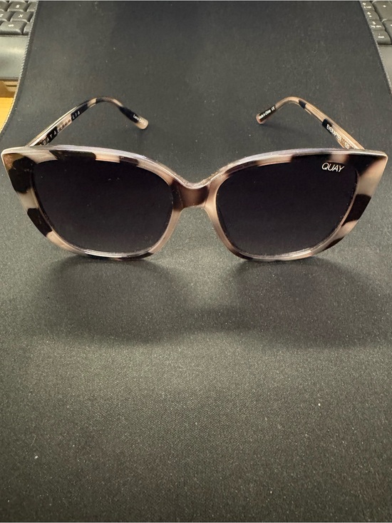 Quay Australia Accessories - Quay Australia “Everafter” Gray Tortoiseshell Sunglasses